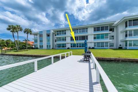 Condo in Clearwater, Florida, 2 bedrooms № 2369536 - photo 2