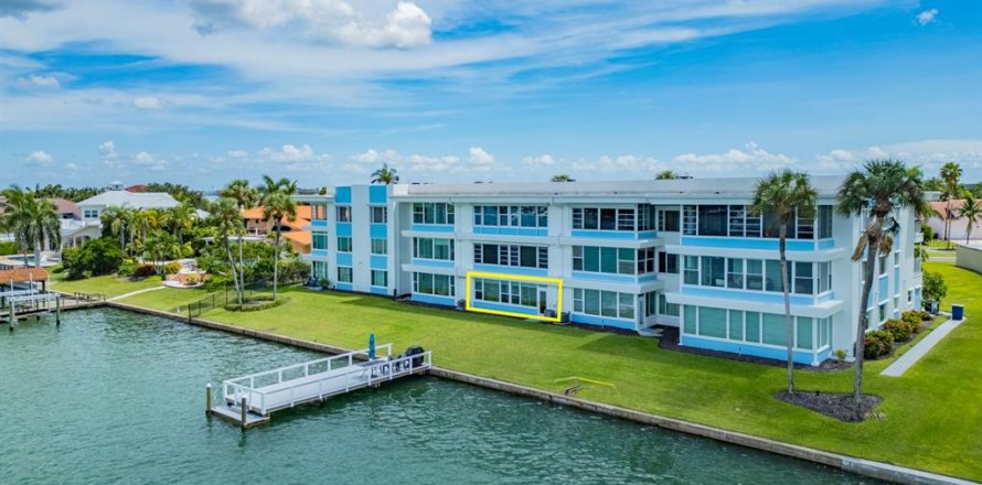 Condo in Clearwater, Florida, 2 bedrooms № 2369536
