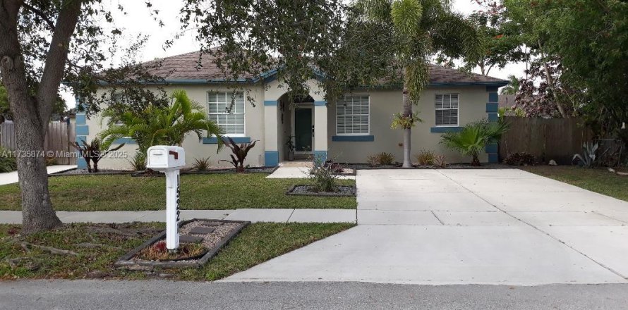 House in Homestead, Florida 4 bedrooms, 158.12 sq.m. № 1764059