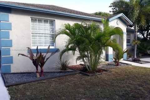 House in Homestead, Florida 4 bedrooms, 158.12 sq.m. № 1764059 - photo 3