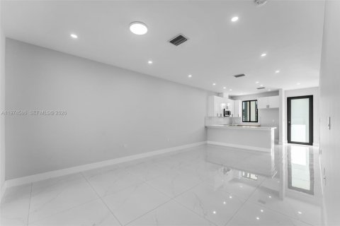 Townhouse in Miami, Florida 3 bedrooms № 2036021 - photo 7