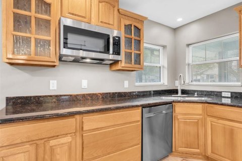 House in Tampa, Florida 3 bedrooms, 125.33 sq.m. № 1782487 - photo 8