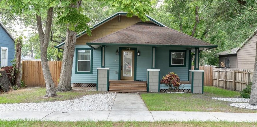 House in Tampa, Florida 3 bedrooms, 125.33 sq.m. № 1782487
