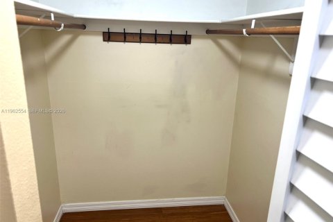 Copropriété à louer à Miami, Floride: 1 chambre, 66.15 m2 № 2025749 - photo 23