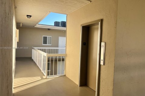 Copropriété à louer à Miami, Floride: 1 chambre, 66.15 m2 № 2025749 - photo 8