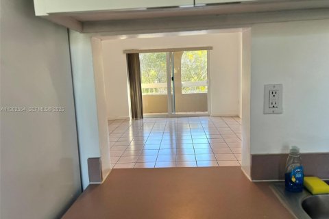 Copropriété à louer à Miami, Floride: 1 chambre, 66.15 m2 № 2025749 - photo 18