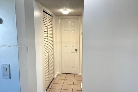 Copropriété à louer à Miami, Floride: 1 chambre, 66.15 m2 № 2025749 - photo 19