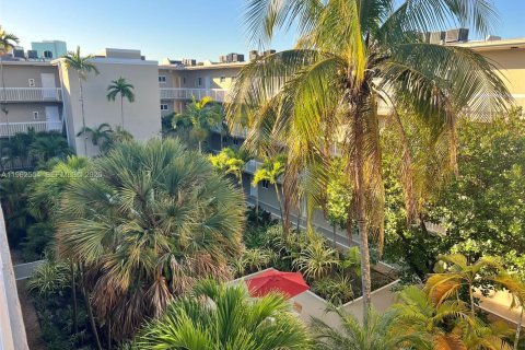 Copropriété à louer à Miami, Floride: 1 chambre, 66.15 m2 № 2025749 - photo 10