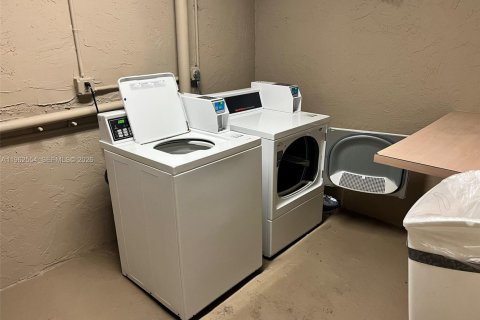 Copropriété à louer à Miami, Floride: 1 chambre, 66.15 m2 № 2025749 - photo 6