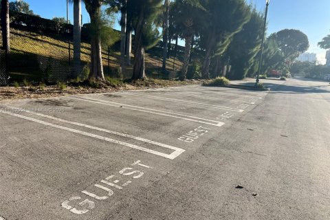 Copropriété à louer à Miami, Floride: 1 chambre, 66.15 m2 № 2025749 - photo 2