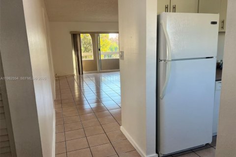 Copropriété à louer à Miami, Floride: 1 chambre, 66.15 m2 № 2025749 - photo 12