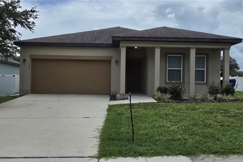 House in Mascotte, Florida 3 bedrooms, 152.45 sq.m. № 2216398