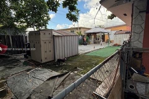 Villa ou maison à vendre à Hialeah, Floride: 4 chambres, 210.52 m2 № 1944762 - photo 11