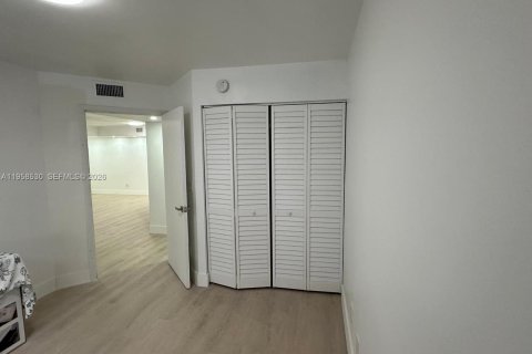 Condo in Coral Springs, Florida, 3 bedrooms № 2020822 - photo 9