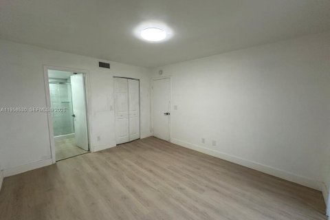 Condo in Coral Springs, Florida, 3 bedrooms № 2020822 - photo 8