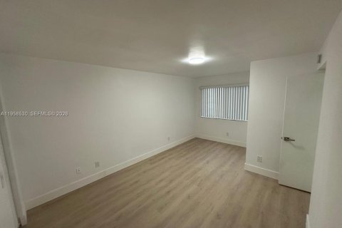 Condo in Coral Springs, Florida, 3 bedrooms № 2020822 - photo 5