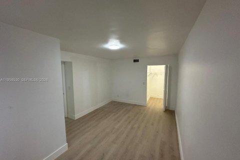 Condo in Coral Springs, Florida, 3 bedrooms № 2020822 - photo 4