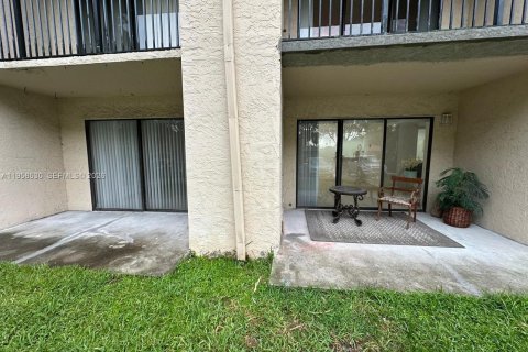Condo in Coral Springs, Florida, 3 bedrooms № 2020822 - photo 21