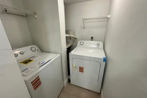 Condo in Coral Springs, Florida, 3 bedrooms № 2020822 - photo 15