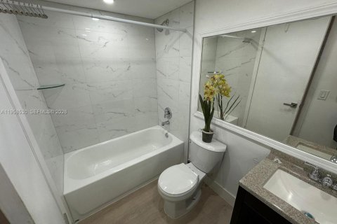 Condo in Coral Springs, Florida, 3 bedrooms № 2020822 - photo 17