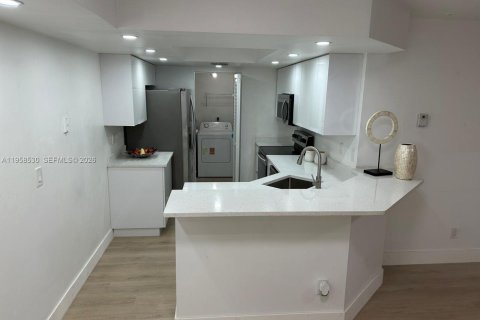 Condo in Coral Springs, Florida, 3 bedrooms № 2020822 - photo 11