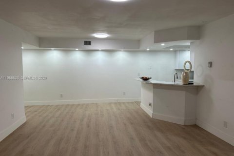 Condo in Coral Springs, Florida, 3 bedrooms № 2020822 - photo 3