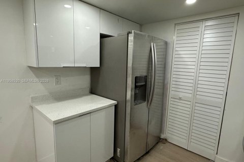 Condo in Coral Springs, Florida, 3 bedrooms № 2020822 - photo 12