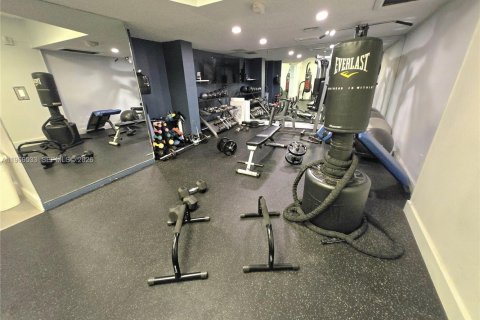 Condo in North Miami Beach, Florida, 2 bedrooms  № 2028224 - photo 19