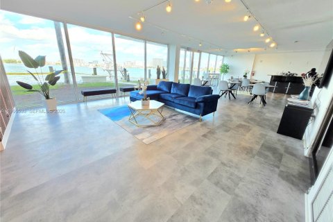 Condo in North Miami Beach, Florida, 2 bedrooms  № 2028224 - photo 27