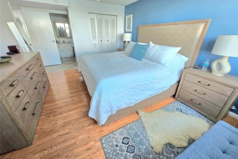 Condo in North Miami Beach, Florida, 2 bedrooms  № 2028224 - photo 9