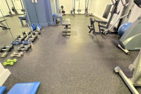 Condo in North Miami Beach, Florida, 2 bedrooms  № 2028224 - photo 18