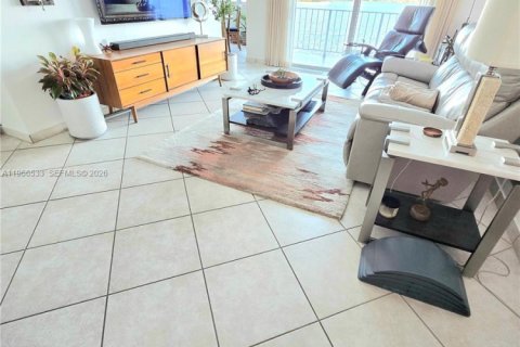 Condo in North Miami Beach, Florida, 2 bedrooms  № 2028224 - photo 4