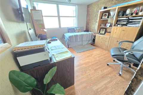 Condo in North Miami Beach, Florida, 2 bedrooms  № 2028224 - photo 14