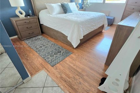 Condo in North Miami Beach, Florida, 2 bedrooms  № 2028224 - photo 8