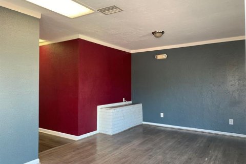 Commercial property in Gulfport, Florida № 2099147 - photo 3