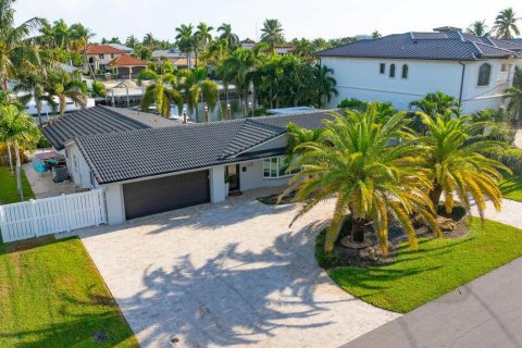 Villa ou maison à Lighthouse Point, Floride 4 chambres, 240.52 m2 № 2346164