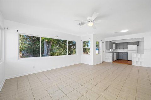 House in Clearwater, Florida 2 bedrooms, 134.15 sq.m. № 1616478 - photo 14