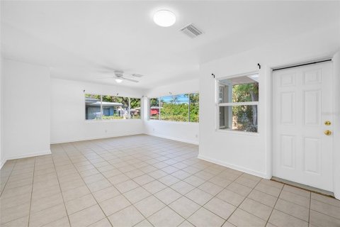 House in Clearwater, Florida 2 bedrooms, 134.15 sq.m. № 1616478 - photo 13