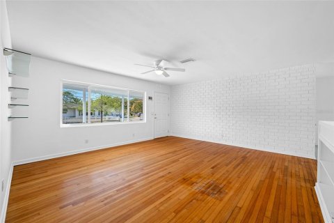 House in Clearwater, Florida 2 bedrooms, 134.15 sq.m. № 1616478 - photo 12