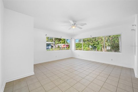House in Clearwater, Florida 2 bedrooms, 134.15 sq.m. № 1616478 - photo 23