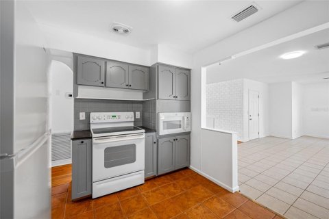 House in Clearwater, Florida 2 bedrooms, 134.15 sq.m. № 1616478 - photo 30