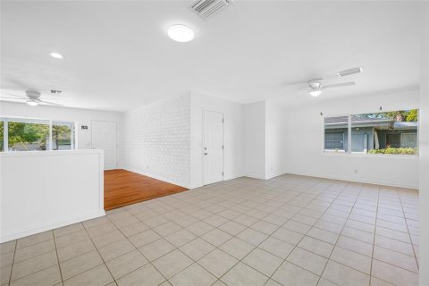 House in Clearwater, Florida 2 bedrooms, 134.15 sq.m. № 1616478 - photo 17