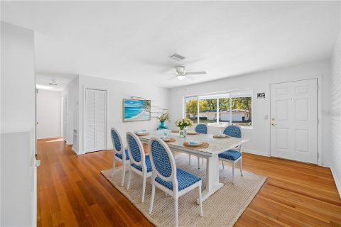 House in Clearwater, Florida 2 bedrooms, 134.15 sq.m. № 1616478 - photo 9