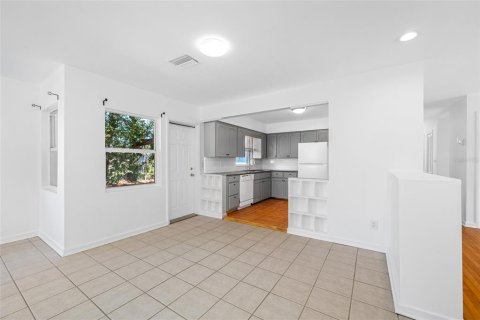 House in Clearwater, Florida 2 bedrooms, 134.15 sq.m. № 1616478 - photo 19