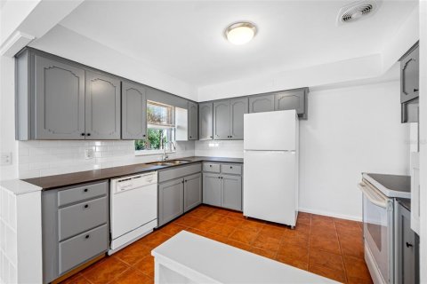 House in Clearwater, Florida 2 bedrooms, 134.15 sq.m. № 1616478 - photo 29
