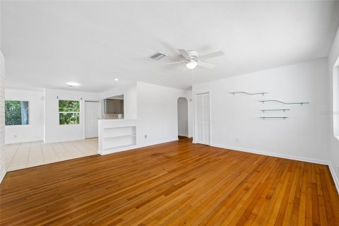 House in Clearwater, Florida 2 bedrooms, 134.15 sq.m. № 1616478 - photo 10