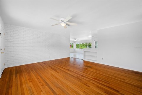 House in Clearwater, Florida 2 bedrooms, 134.15 sq.m. № 1616478 - photo 11