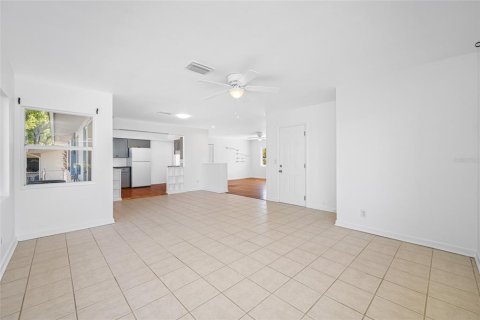 House in Clearwater, Florida 2 bedrooms, 134.15 sq.m. № 1616478 - photo 22