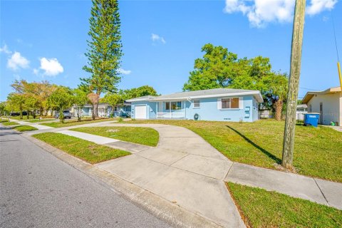House in Clearwater, Florida 2 bedrooms, 134.15 sq.m. № 1616478 - photo 4
