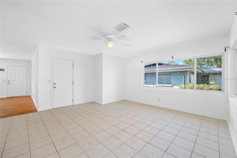 House in Clearwater, Florida 2 bedrooms, 134.15 sq.m. № 1616478 - photo 24